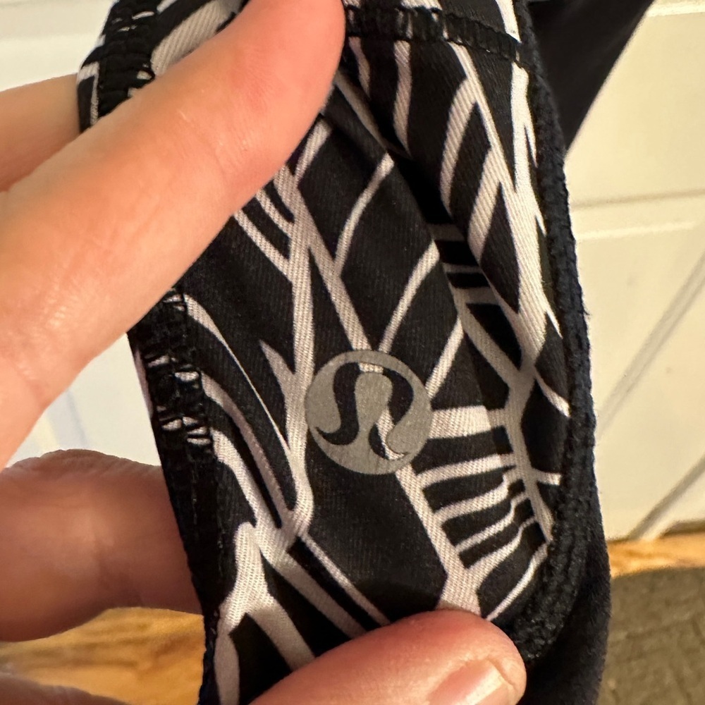 Lululemon Run a Marathon Crop II Pretty Palm Black Angel Wing Leggings Size 6 - Picture 2 of 16